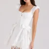 Giglio Weißes Minikleid mit Broderie-Anglaise-Rüschen Giglio Weißes Minikleid mit Broderie-Anglaise-Rüschen