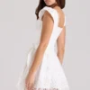 Giglio Weißes Minikleid mit Broderie-Anglaise-Rüschen Giglio Weißes Minikleid mit Broderie-Anglaise-Rüschen