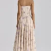 Gina Elfenbeinfarbenes, trägerloses Maxikleid mit süßem Pfingstrosen-Blumenprint Gina Elfenbeinfarbenes, trägerloses Maxikleid mit süßem Pfingstrosen-Blumenprint