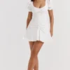 Hameda Weißes Minikleid mit Puffärmeln Hameda Weißes Minikleid mit Puffärmeln
