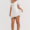 Hameda Weißes Minikleid mit Puffärmeln Hameda Weißes Minikleid mit Puffärmeln