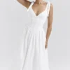 Hattie – Weißes Midi-Sommerkleid aus Baumwolle mit Biesen Hattie – Weißes Midi-Sommerkleid aus Baumwolle mit Biesen