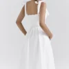 Hattie – Weißes Midi-Sommerkleid aus Baumwolle mit Biesen Hattie – Weißes Midi-Sommerkleid aus Baumwolle mit Biesen