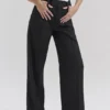 Hayden – Schwarze, weit geschnittene, taillierte Hose Hayden – Schwarze, weit geschnittene, taillierte Hose