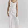Hayden – Weiße, taillierte Hose mit Nadelstreifen und hoher Taille Hayden – Weiße, taillierte Hose mit Nadelstreifen und hoher Taille