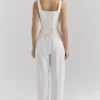 Hayden – Weiße, taillierte Hose mit Nadelstreifen und hoher Taille Hayden – Weiße, taillierte Hose mit Nadelstreifen und hoher Taille