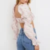 Henrietta – Rosa Bralette-Oberteil mit Blumenmuster und Raffungen Henrietta – Rosa Bralette-Oberteil mit Blumenmuster und Raffungen