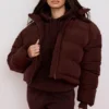 Hero Chocolate Oversized C-förmige Pufferjacke