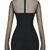 Holly Schwarzes Minikleid mit tiefem Ausschnitt Holly Schwarzes Minikleid mit tiefem Ausschnitt