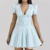 Imani Zartes blaues Satin-Plissee-Minikleid