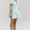 Imani Zartes blaues Satin-Plissee-Minikleid