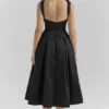 Isabeau Schwarzes Midi-Korsetts-Kleid aus strukturiertem Satin Isabeau Schwarzes Midi-Korsetts-Kleid aus strukturiertem Satin