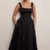 Isabeau Schwarzes Midi-Korsetts-Kleid aus strukturiertem Satin Isabeau Schwarzes Midi-Korsetts-Kleid aus strukturiertem Satin