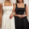 Isabeau Schwarzes Midi-Korsetts-Kleid aus strukturiertem Satin Isabeau Schwarzes Midi-Korsetts-Kleid aus strukturiertem Satin