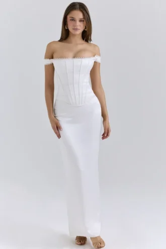 Isis – Maxikleid aus elfenbeinfarbenem Satin mit Korsetts