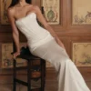 Isis – Maxikleid aus elfenbeinfarbenem Satin mit Korsetts Isis – Maxikleid aus elfenbeinfarbenem Satin mit Korsetts