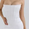 Isis – Maxikleid aus elfenbeinfarbenem Satin mit Korsetts Isis – Maxikleid aus elfenbeinfarbenem Satin mit Korsetts