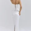 Isis – Maxikleid aus elfenbeinfarbenem Satin mit Korsetts Isis – Maxikleid aus elfenbeinfarbenem Satin mit Korsetts