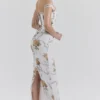 Isis – Maxikleid mit weichem blauem Vintage-Print-Korsett Isis – Maxikleid mit weichem blauem Vintage-Print-Korsett