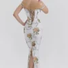 Isis – Maxikleid mit weichem blauem Vintage-Print-Korsett Isis – Maxikleid mit weichem blauem Vintage-Print-Korsett