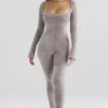 Isis Mink Jumpsuit aus schwerem Chenille für zu Hause Isis Mink Jumpsuit aus schwerem Chenille für zu Hause