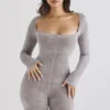 Isis Mink Jumpsuit aus schwerem Chenille für zu Hause Isis Mink Jumpsuit aus schwerem Chenille für zu Hause