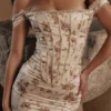 Isis Vintage cremefarbenes Maxikleid mit Blumenprint und Korsett Isis Vintage cremefarbenes Maxikleid mit Blumenprint und Korsett
