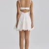 Isla Weißes Mini-Kleid mit maßgefertigter Broderie-Anglaise-Spitze Isla Weißes Mini-Kleid mit maßgefertigter Broderie-Anglaise-Spitze
