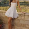 Isla Weißes Mini-Kleid mit maßgefertigter Broderie-Anglaise-Spitze Isla Weißes Mini-Kleid mit maßgefertigter Broderie-Anglaise-Spitze