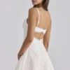 Isla Weißes Mini-Kleid mit maßgefertigter Broderie-Anglaise-Spitze Isla Weißes Mini-Kleid mit maßgefertigter Broderie-Anglaise-Spitze