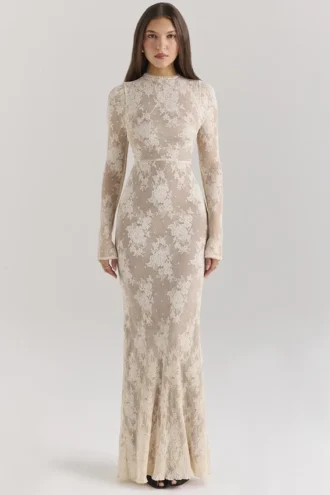 Isoline Maxikleid aus pfirsichfarbener Spitze