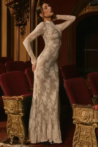 Isoline Maxikleid aus pfirsichfarbener Spitze