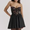 Jadore – Schwarzes, trägerloses Minikleid aus Spitze und Satin Jadore – Schwarzes, trägerloses Minikleid aus Spitze und Satin