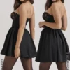Jadore – Schwarzes, trägerloses Minikleid aus Spitze und Satin Jadore – Schwarzes, trägerloses Minikleid aus Spitze und Satin