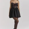 Jadore – Schwarzes, trägerloses Minikleid aus Spitze und Satin Jadore – Schwarzes, trägerloses Minikleid aus Spitze und Satin