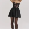 Jadore – Schwarzes, trägerloses Minikleid aus Spitze und Satin Jadore – Schwarzes, trägerloses Minikleid aus Spitze und Satin