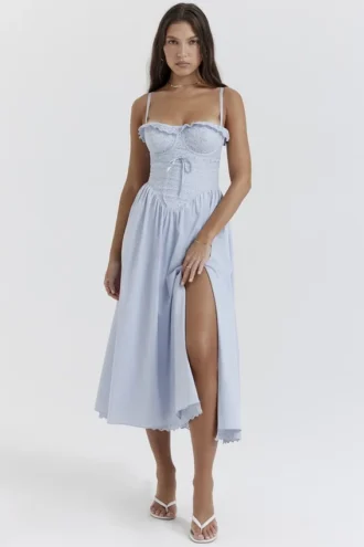 Jaime Midi-Sommerkleid aus weicher blauer Baumwolle mit Broderie Anglaise