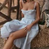 Jaime Midi-Sommerkleid aus weicher blauer Baumwolle mit Broderie Anglaise Jaime Midi-Sommerkleid aus weicher blauer Baumwolle mit Broderie Anglaise