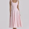 Jaime – Rosa Midi-Sommerkleid aus Baumwolle mit Schnürung Jaime – Rosa Midi-Sommerkleid aus Baumwolle mit Schnürung