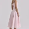 Jaime – Rosa Midi-Sommerkleid aus Baumwolle mit Schnürung Jaime – Rosa Midi-Sommerkleid aus Baumwolle mit Schnürung