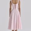 Jaime – Rosa Midi-Sommerkleid aus Baumwolle mit Schnürung Jaime – Rosa Midi-Sommerkleid aus Baumwolle mit Schnürung