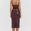Jalena Mulberry Kleid aus veganem Leder mit Spitzenrücken Jalena Mulberry Kleid aus veganem Leder mit Spitzenrücken