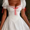 Jana Weißes Mini-Kleid mit Puffärmeln und Broderie Anglaise Jana Weißes Mini-Kleid mit Puffärmeln und Broderie Anglaise