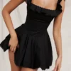 Jemima Schwarzes Plissee-Kleid mit Biesen Jemima Schwarzes Plissee-Kleid mit Biesen