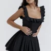 Jemima Schwarzes Plissee-Kleid mit Biesen Jemima Schwarzes Plissee-Kleid mit Biesen