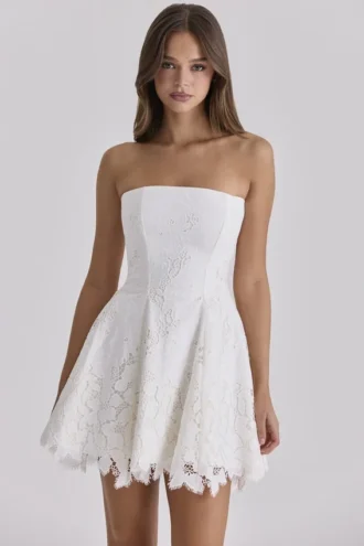 Jemima Weißes, trägerloses Minikleid aus maßgefertigter Broderie-Anglaise-Spitze