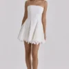 Jemima Weißes, trägerloses Minikleid aus maßgefertigter Broderie-Anglaise-Spitze Jemima Weißes, trägerloses Minikleid aus maßgefertigter Broderie-Anglaise-Spitze