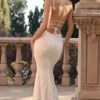 Joan Elfenbeinfarbenes Maxikleid mit Schnürung am Rücken Joan Elfenbeinfarbenes Maxikleid mit Schnürung am Rücken