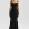 Joan Schwarzes Maxikleid aus Spitze Joan Schwarzes Maxikleid aus Spitze