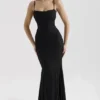 Joan Schwarzes Maxikleid aus Spitze Joan Schwarzes Maxikleid aus Spitze